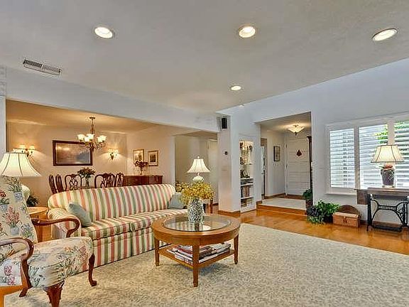 4th image of 1692 Sandyrock Ln