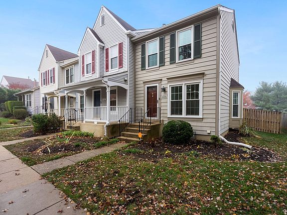 Beautiful end unit townhome for rent!
