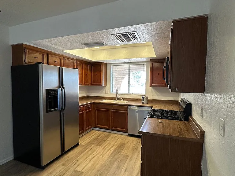 2987 Jamaica Blvd S — Photo 4