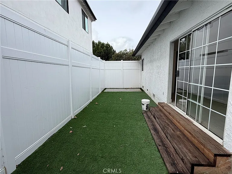 19216 Calvert St — Photo 25