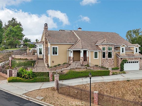 2nd image of 1951 Scarborough Ln