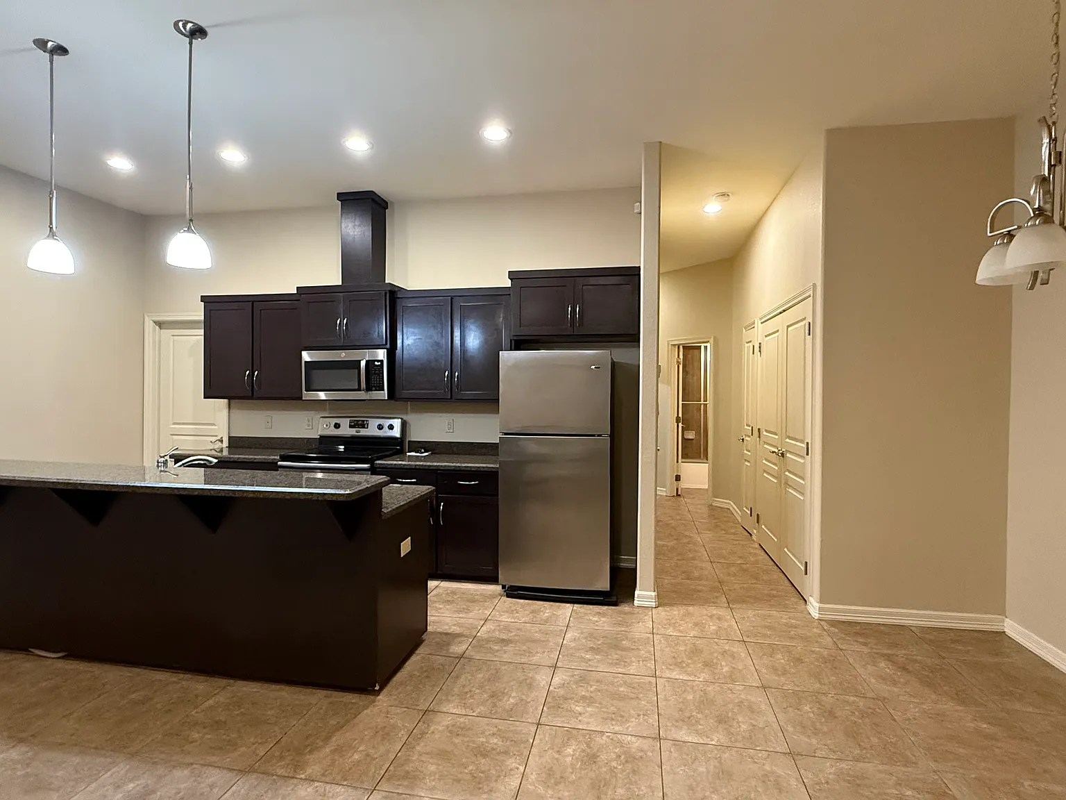 2 bed, 1200 sqft, $1,000 — Photo 2