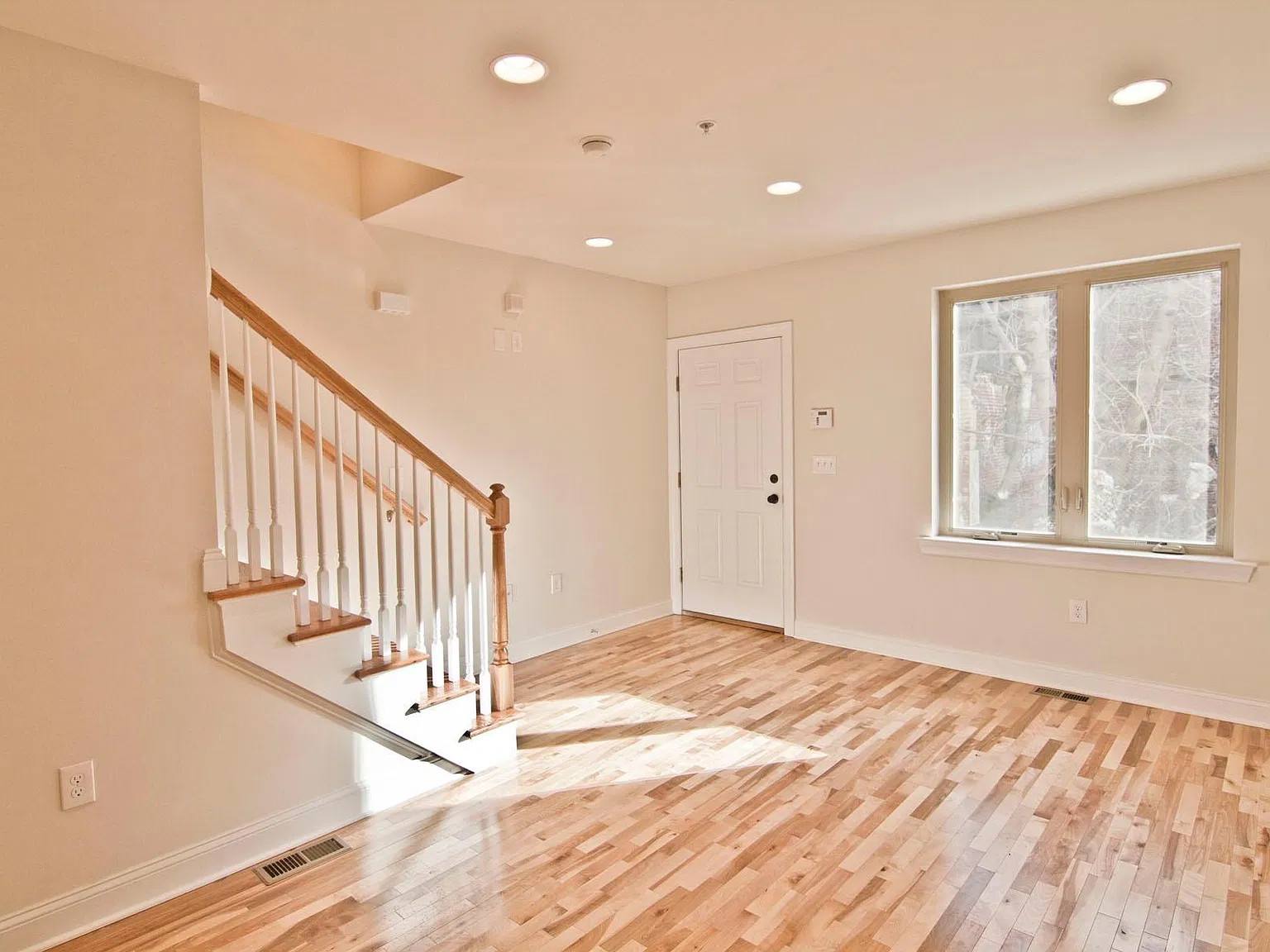 3 bed, 2.5 bath, 2000 sqft, $2,350 — Photo 3