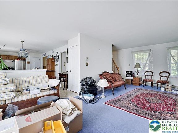 3rd image of 1273 Woodstock Dr