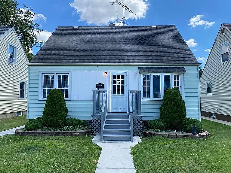 3 bed, 1.5 bath, 1150 sqft, $3,000 — Photo 1