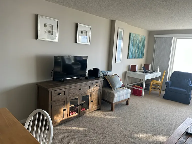 31 E Grand Ave #31 — Photo 4