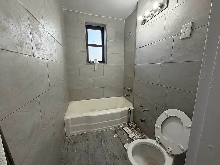 1115 Willmohr St #6 — Photo 7