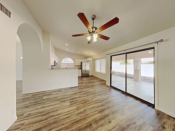 5th image of 2116 E Wahalla Ln