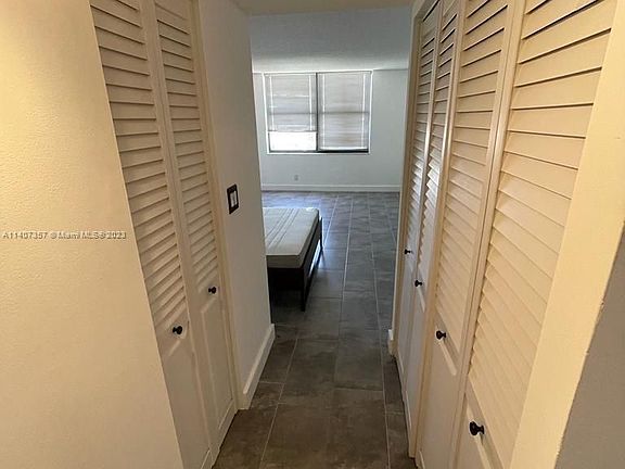 4th image of 18151 NE 31st Ct APT 1810