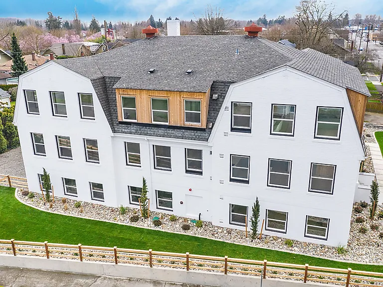 Maple Apartments — Photo 4