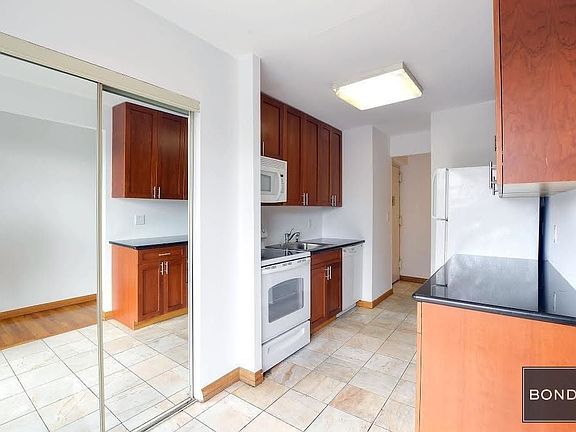 3rd image of 370 W 30th St APT 10A