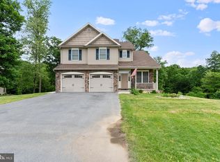 1713 Raven Dr, Chambersburg, PA 17202