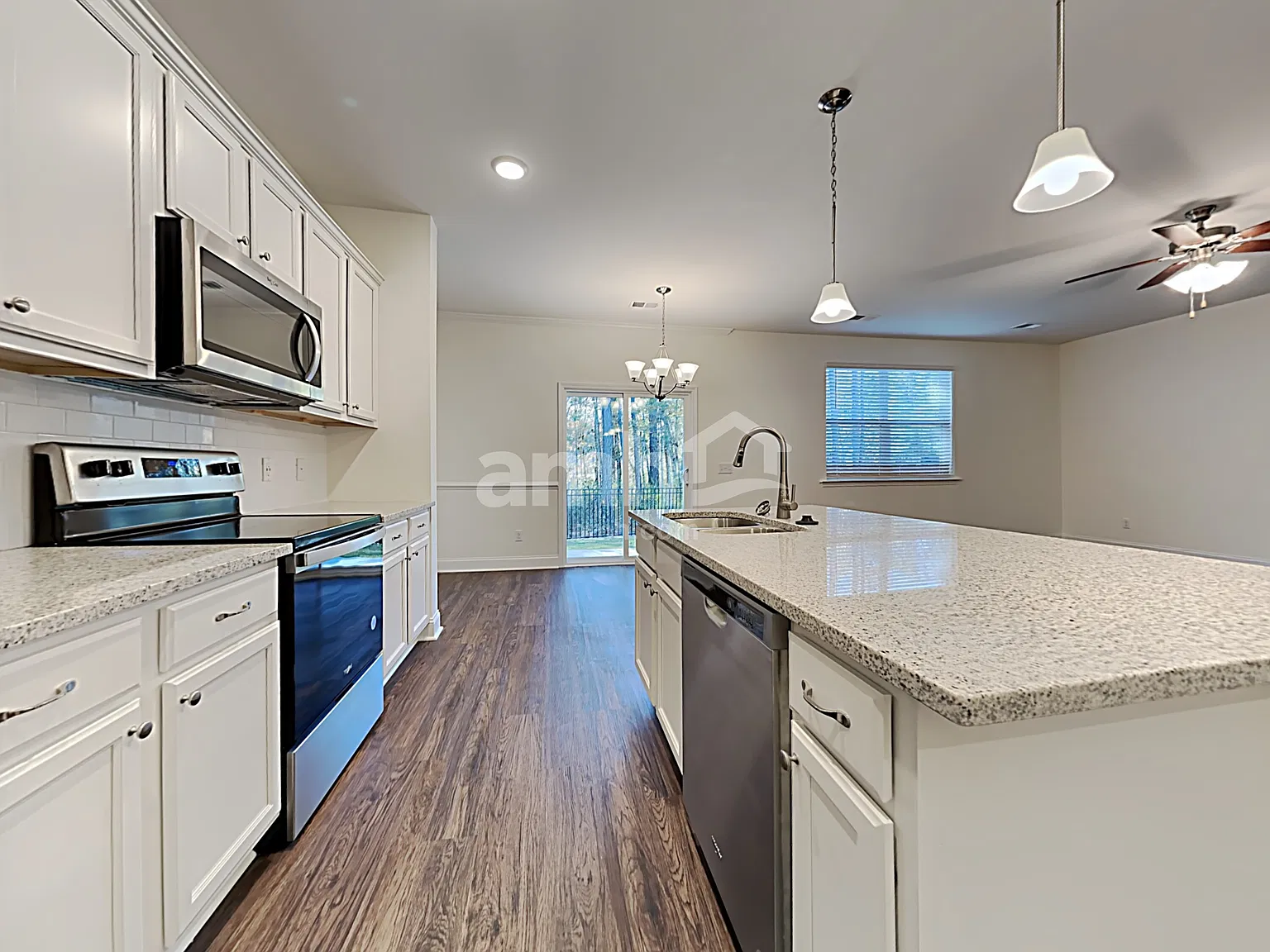 4 bed, 2.5 bath, 1888 sqft, $2,425 — Photo 4