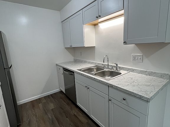 3rd image of 851-855 E Washington Ave #17817672