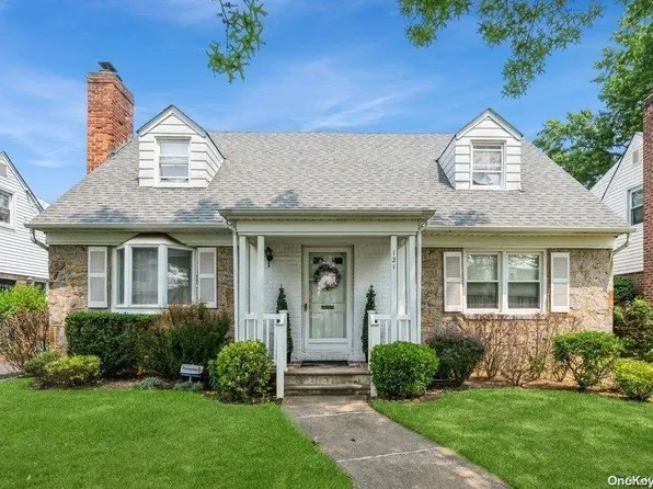 121 Lawrence Street, New Hyde Park, NY 11040
