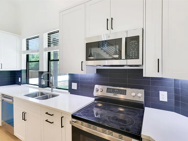 200 W Goforth Rd #1 — Photo 5
