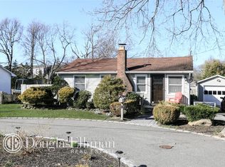 11 Litt St, East Patchogue, NY 11772