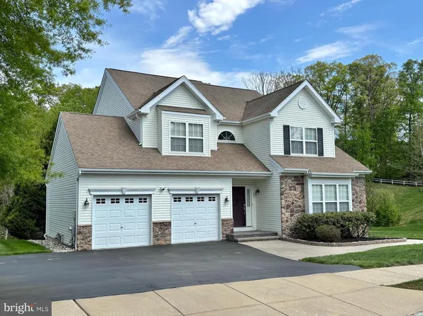 33 Venuti Dr, Aston, PA 19014