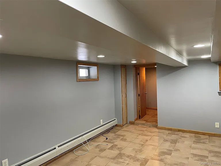 33-21 Jordan St — Photo 13