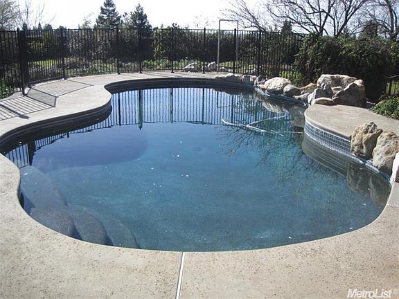 2nd image of 1775 Vista Del Monte