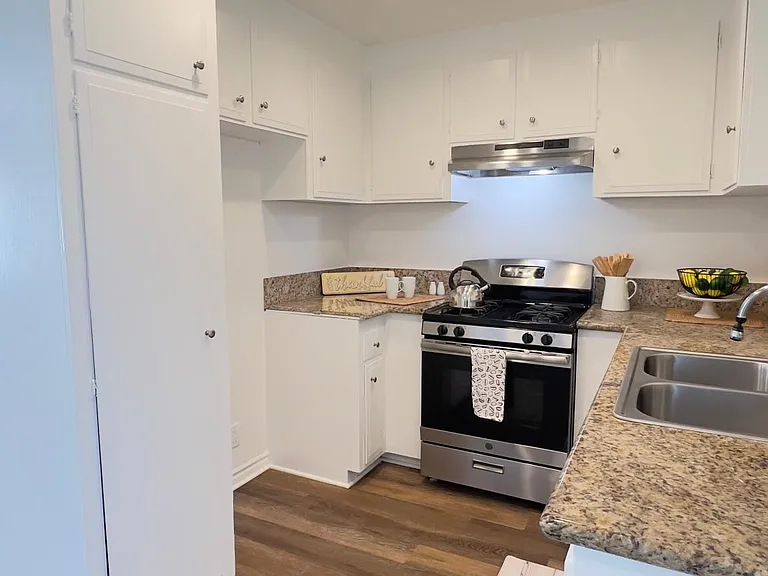 Downey North Apartments — Photo 4