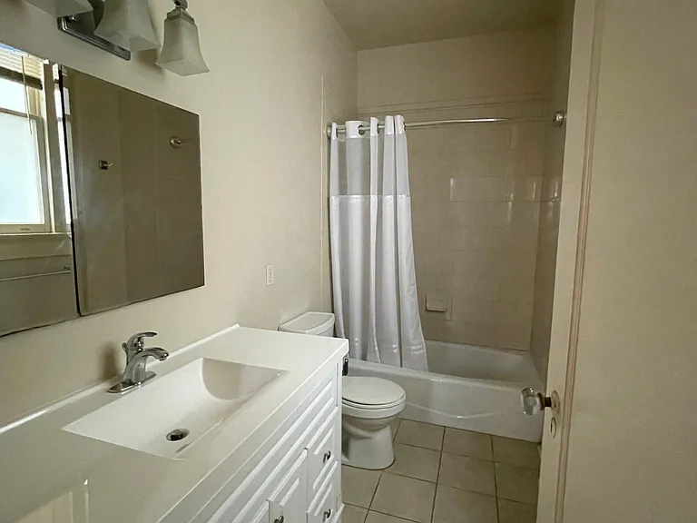 7816 Saint Charles Ave #LOWER — Photo 8
