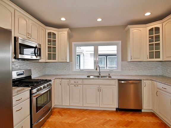 3rd image of 31 Woodlawn Ave