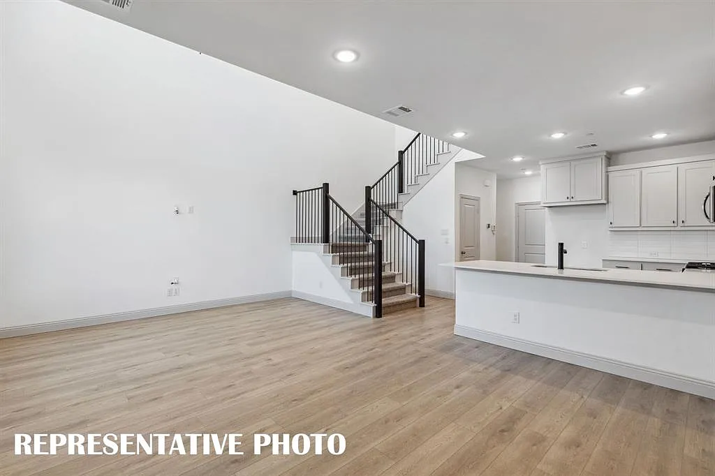 2 bed, 2.5 bath, 1586 sqft, $2,600 — Photo 4