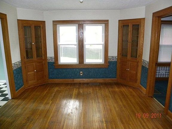 3rd image of 598 Arlington Ave