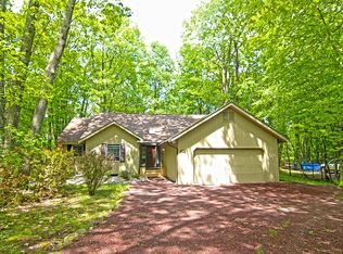 3246 Willow Grove Rd, Pocono Summit, PA 18346