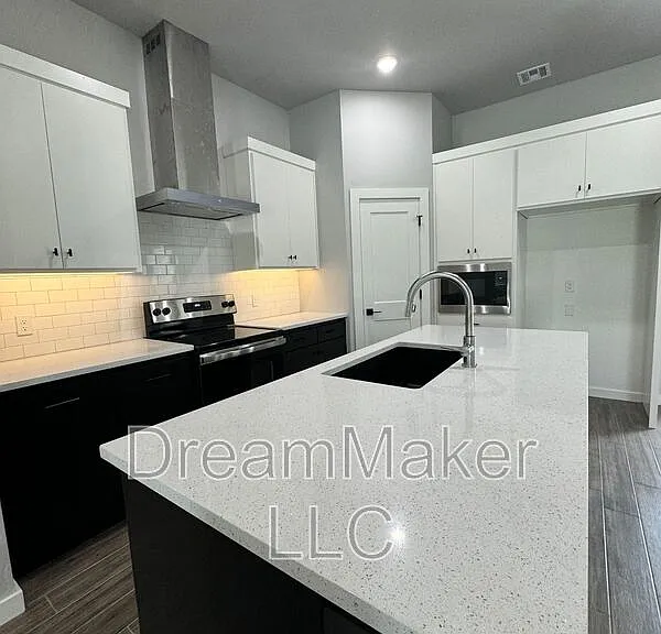 764 Apple Blossom Way — Photo 3