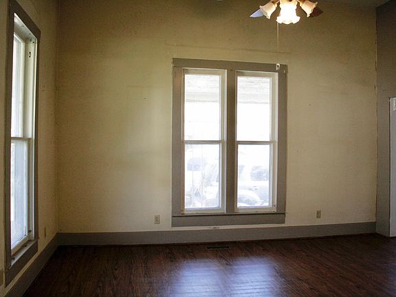5th image of 106 Mann St
