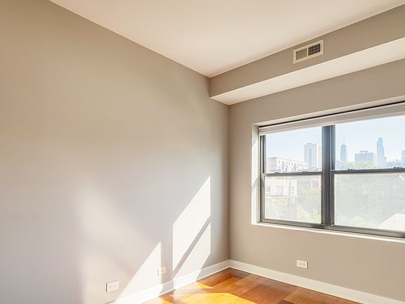 3rd image of 650 N Milwaukee Ave #3