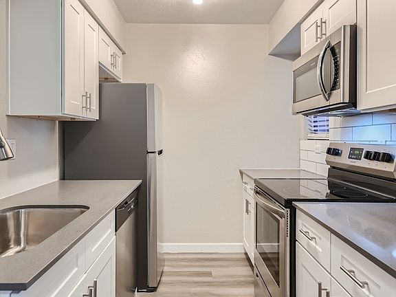 10 Kitchen Feature Large