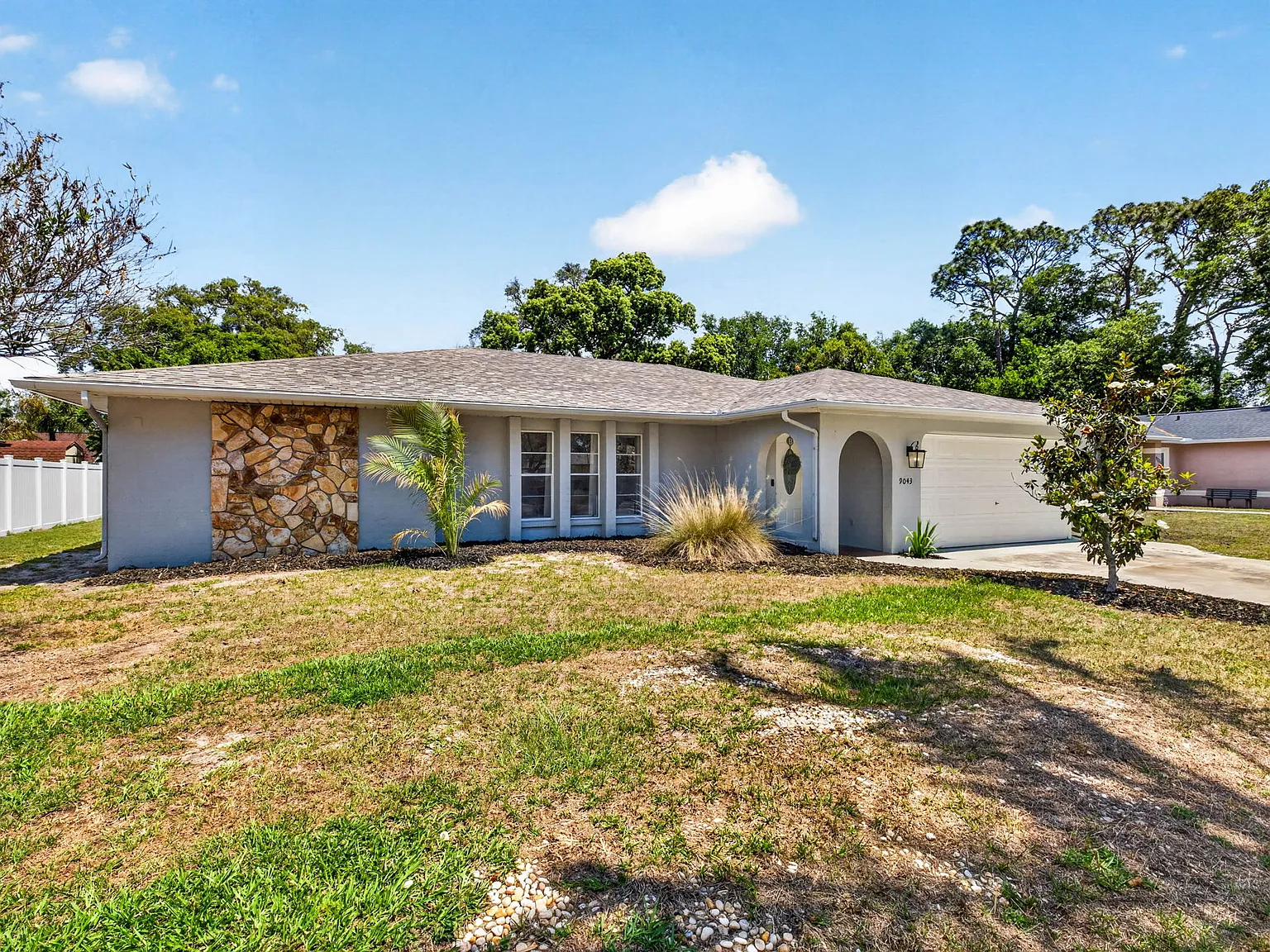 4 bed, 2082 sqft, $2,500 — Photo 3