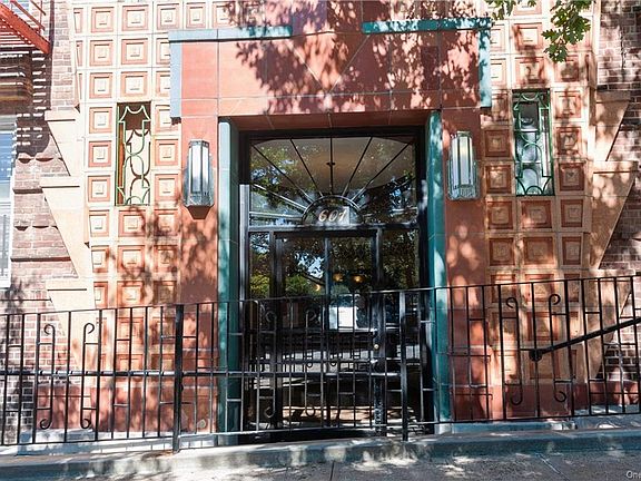 5th image of 601 Pelham Pkwy #308
