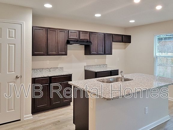 3rd image of 553 E 61st St