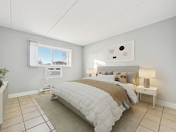 5th image of 919 N Boxwood Dr APT 105