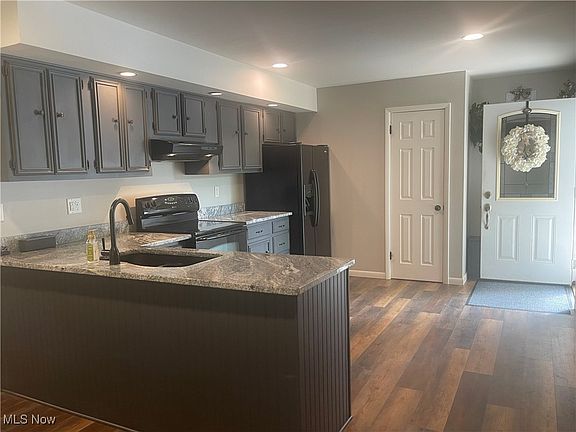 4th image of 812 W 6th St