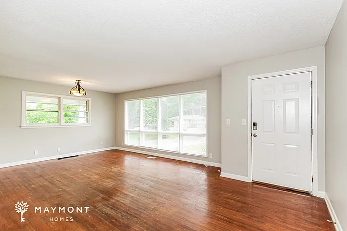445 Orchid Rd — Photo 3