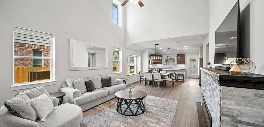 3 bed, 2.5 bath, 2128 sqft, $2,800 — Photo 3