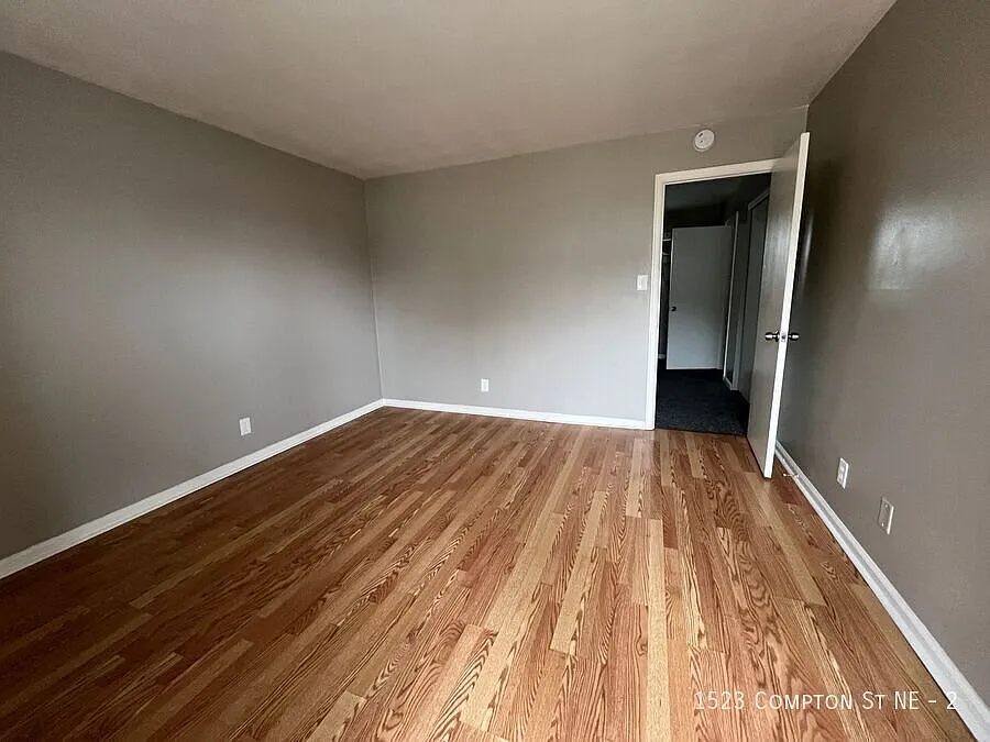 Great 1-Bedroom Apt. Rent Includes Benefits Package — Photo 2