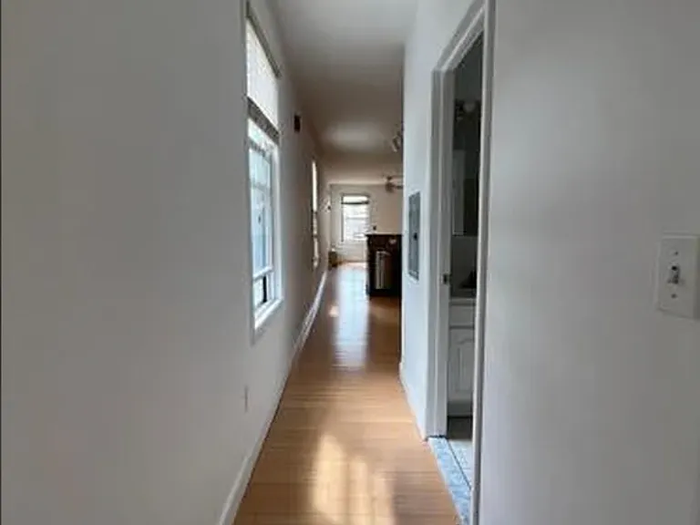202 Monroe St #5 — Photo 3