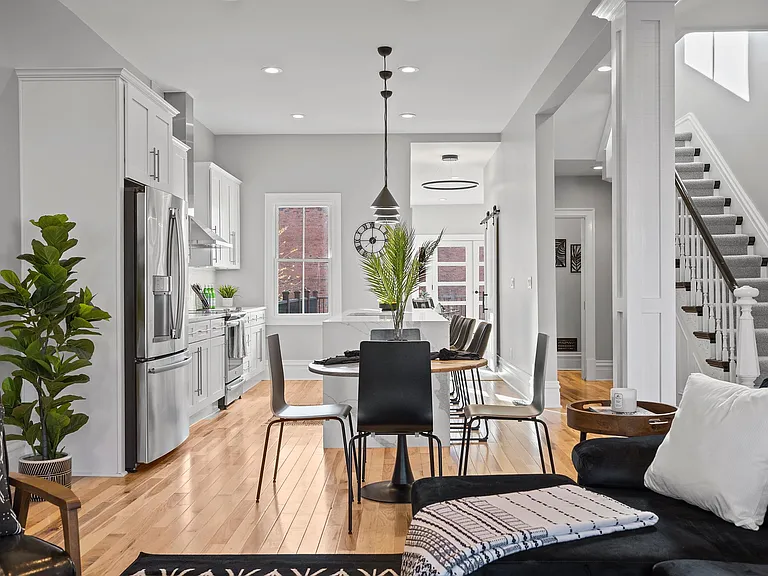 1027 Vinial St — Photo 3