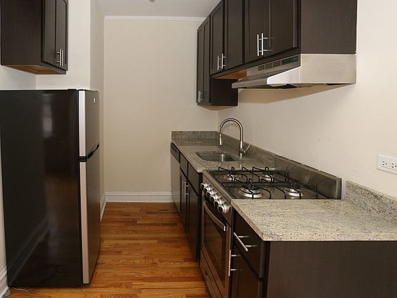 2nd image of 4737 N Hermitage Ave #D503