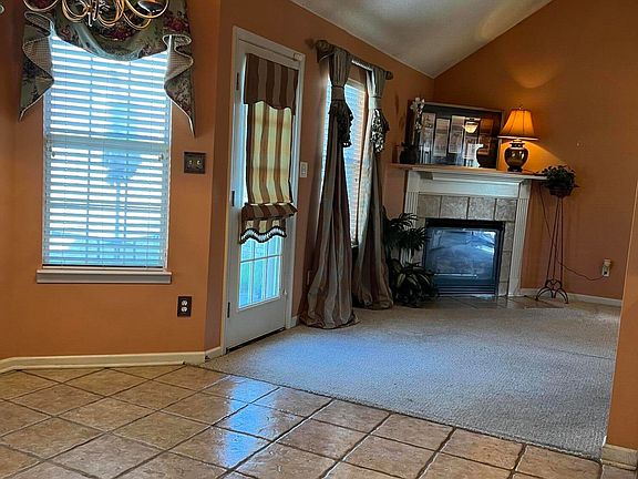 4th image of 1368 Custer Dr E