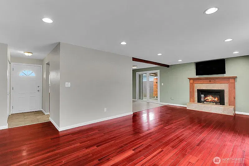 3 bed, 1220 sqft, $2,900 — Photo 1
