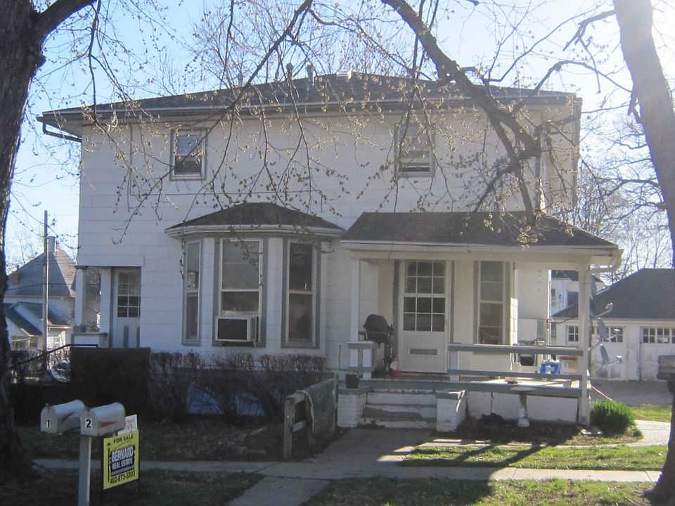 1st image of 218 N 10th St