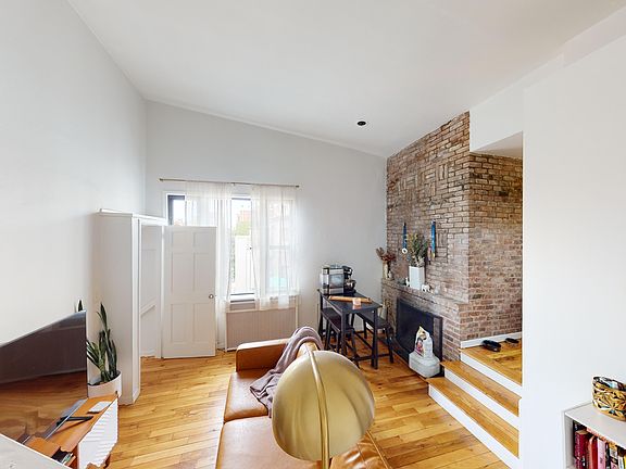 2nd image of 46 W 85th St APT 4B