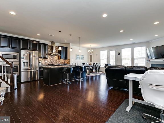 5th image of 42520 Benfold Sq